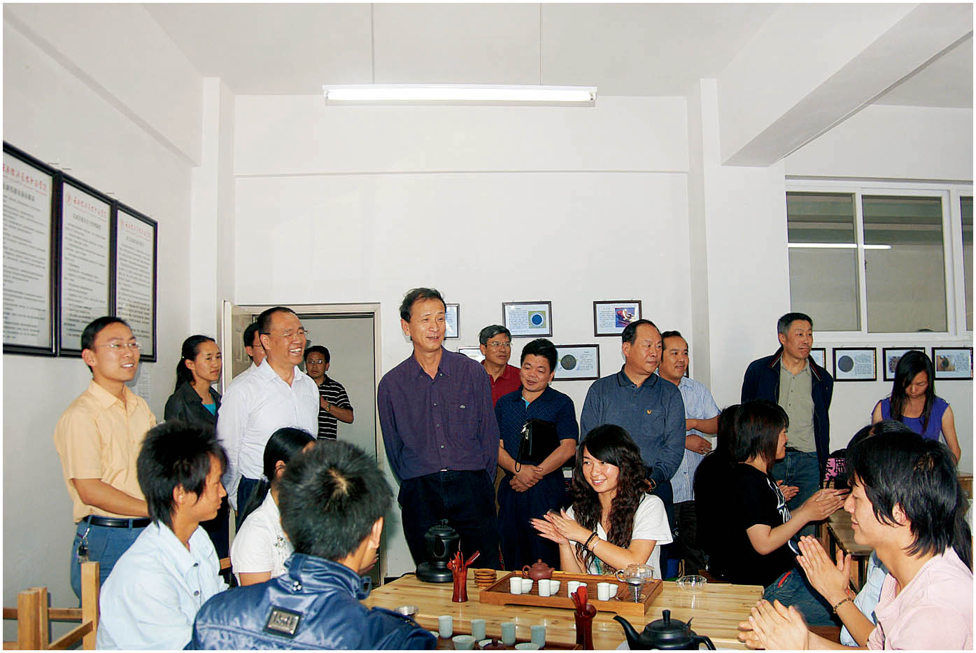 2009年4月22日，云南省教育厅副厅长和福生（前排三）莅临学院指导工作
