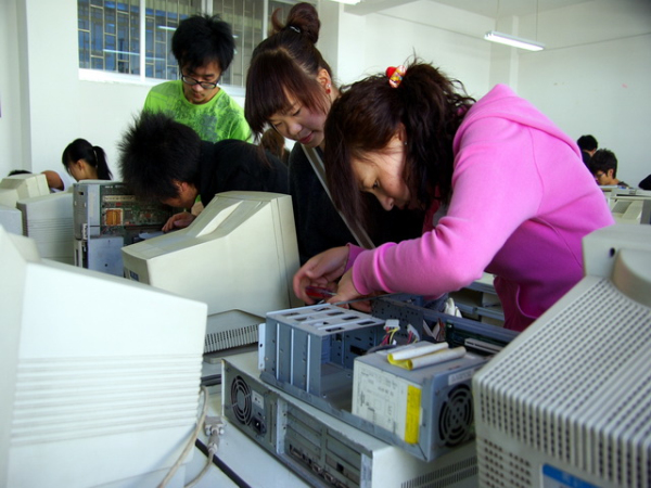 电子信息实训中心—计算机组装维护实训室